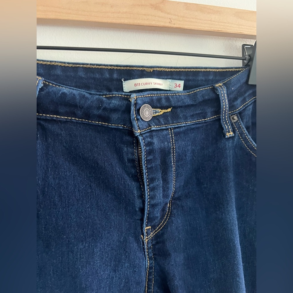 Levi’s 811 Curvy Skinny Jeans Size 34 Dark Wash - Picture 2 of 5